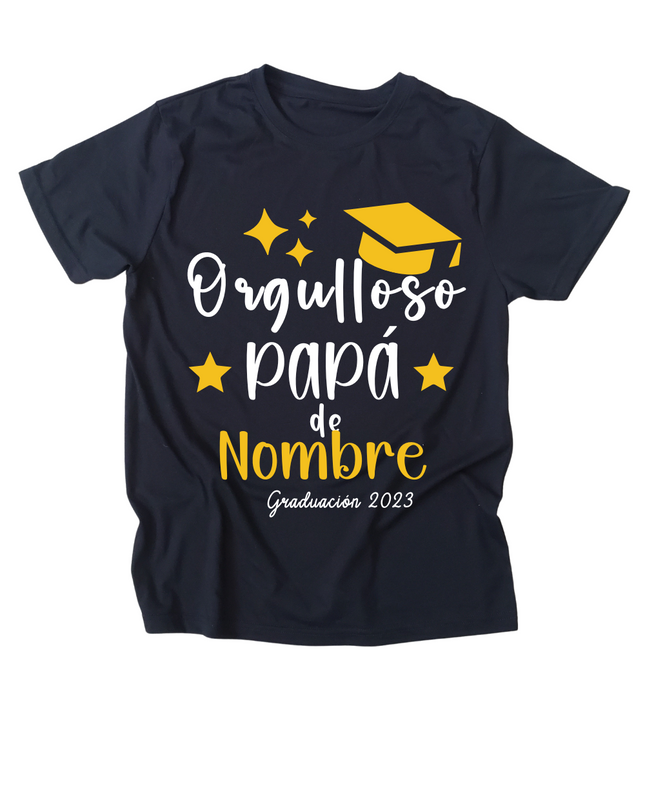Playera Caballero nombre personalizado. Orgulloso familiar graduado