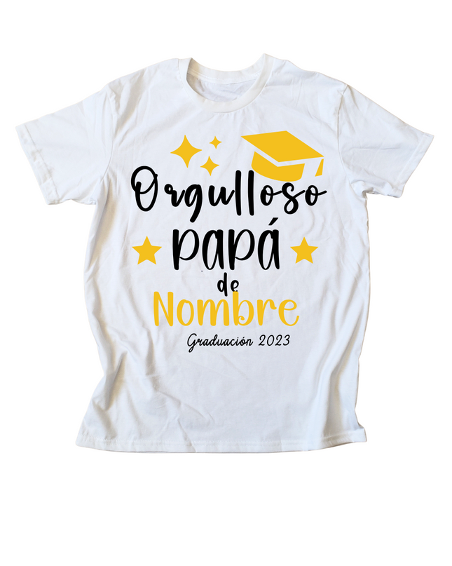 Playera Caballero nombre personalizado. Orgulloso familiar graduado