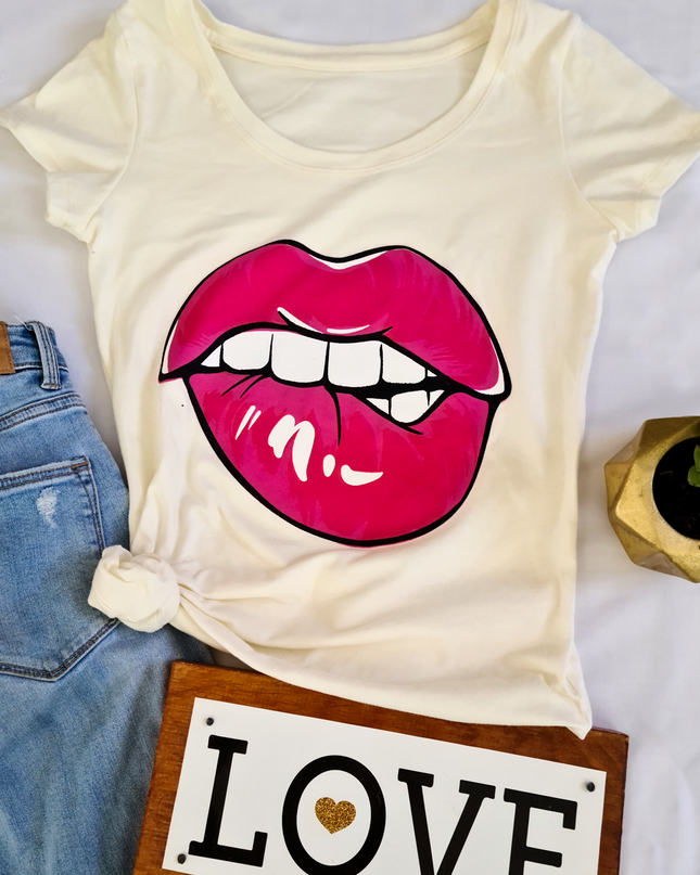 Blusa dama manga corta. Labios
